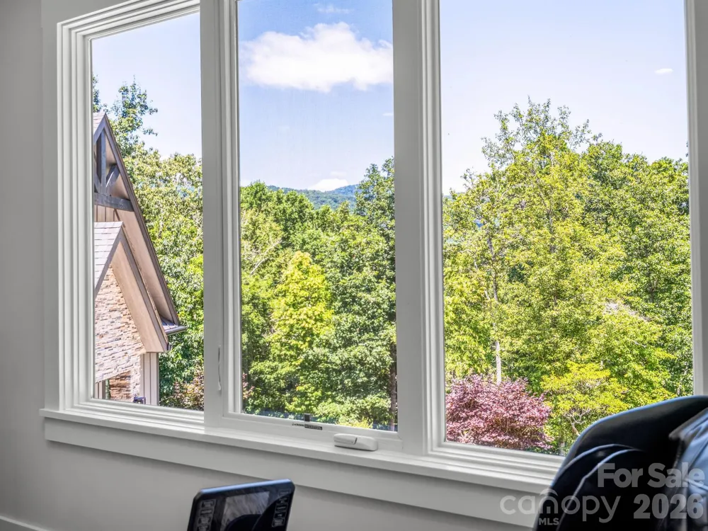 8 Lakeview Drive Fairview, NC 28730