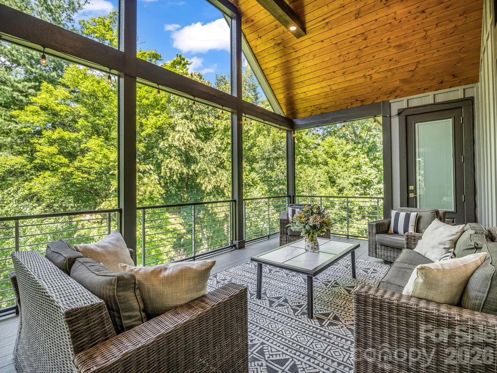 8 Lakeview Drive Fairview, NC 28730