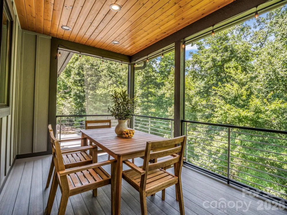 8 Lakeview Drive Fairview, NC 28730