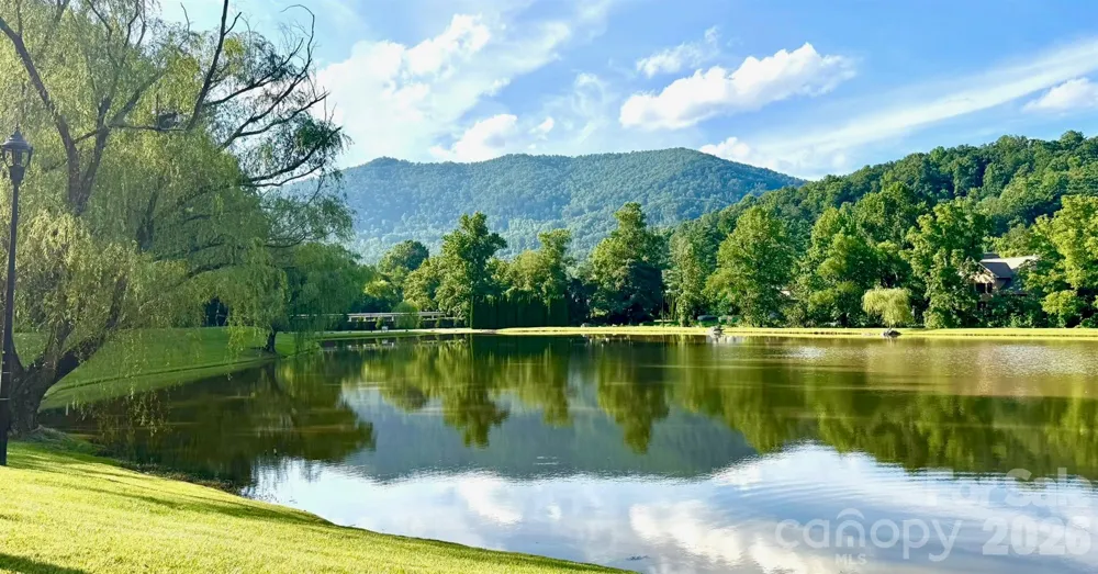 8 Lakeview Drive Fairview, NC 28730