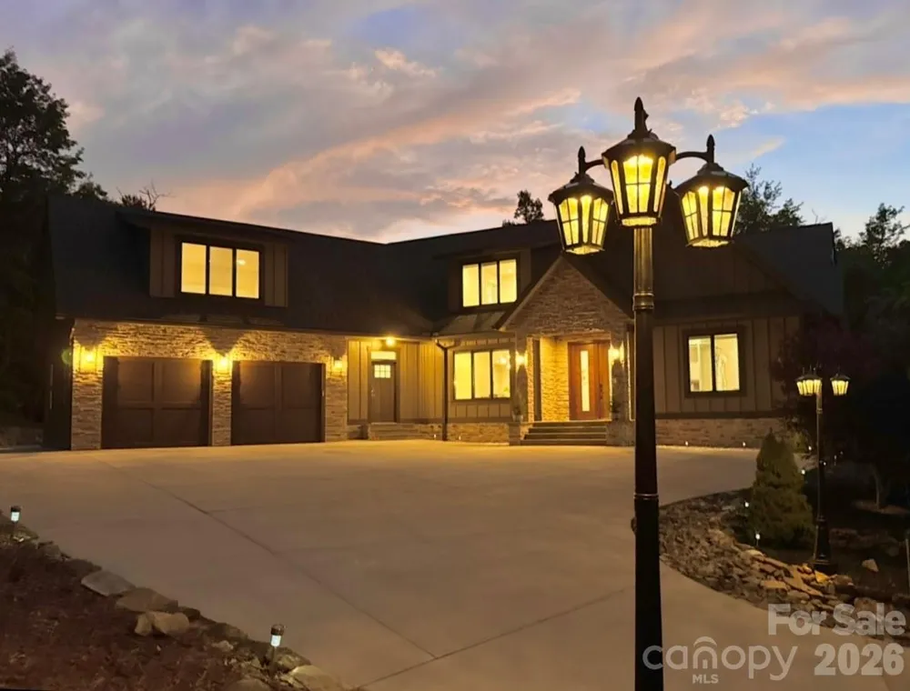 8 Lakeview Drive Fairview, NC 28730