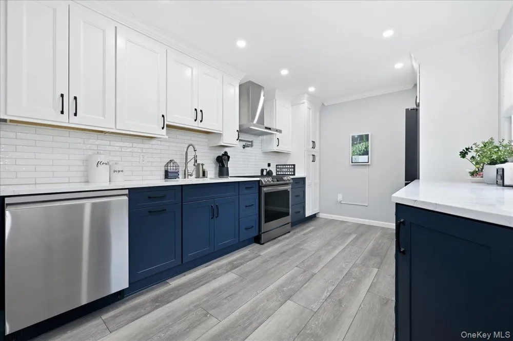 23 Needle Lane Levittown, NY 11756