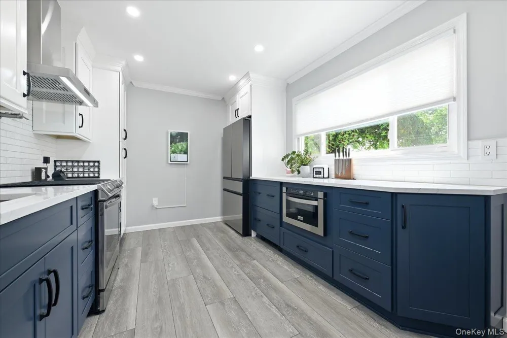 23 Needle Lane Levittown, NY 11756