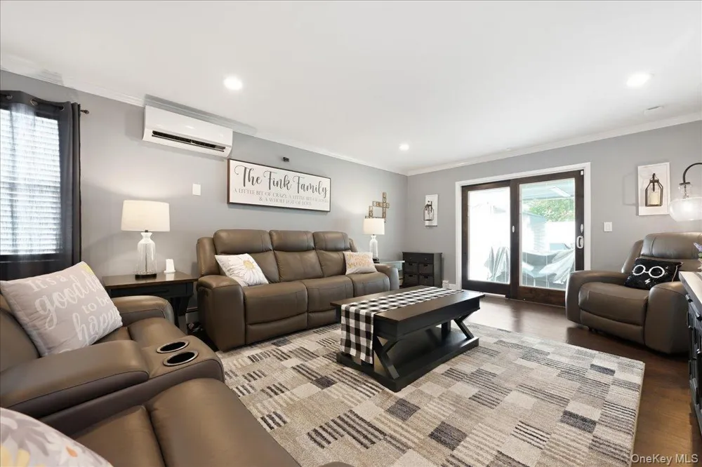 23 Needle Lane Levittown, NY 11756
