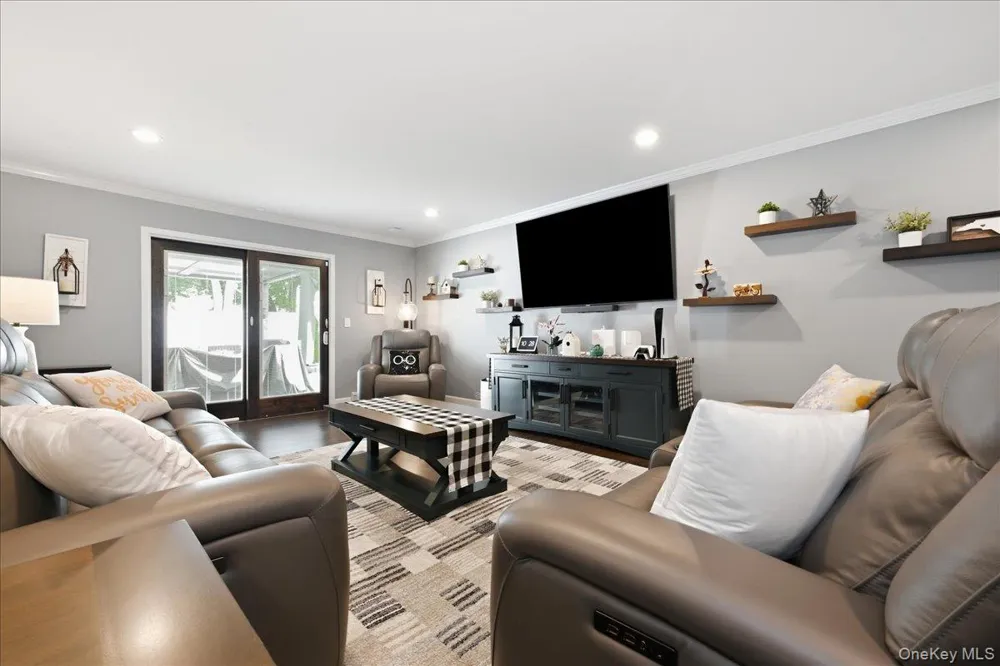 23 Needle Lane Levittown, NY 11756