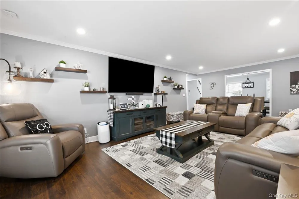 23 Needle Lane Levittown, NY 11756
