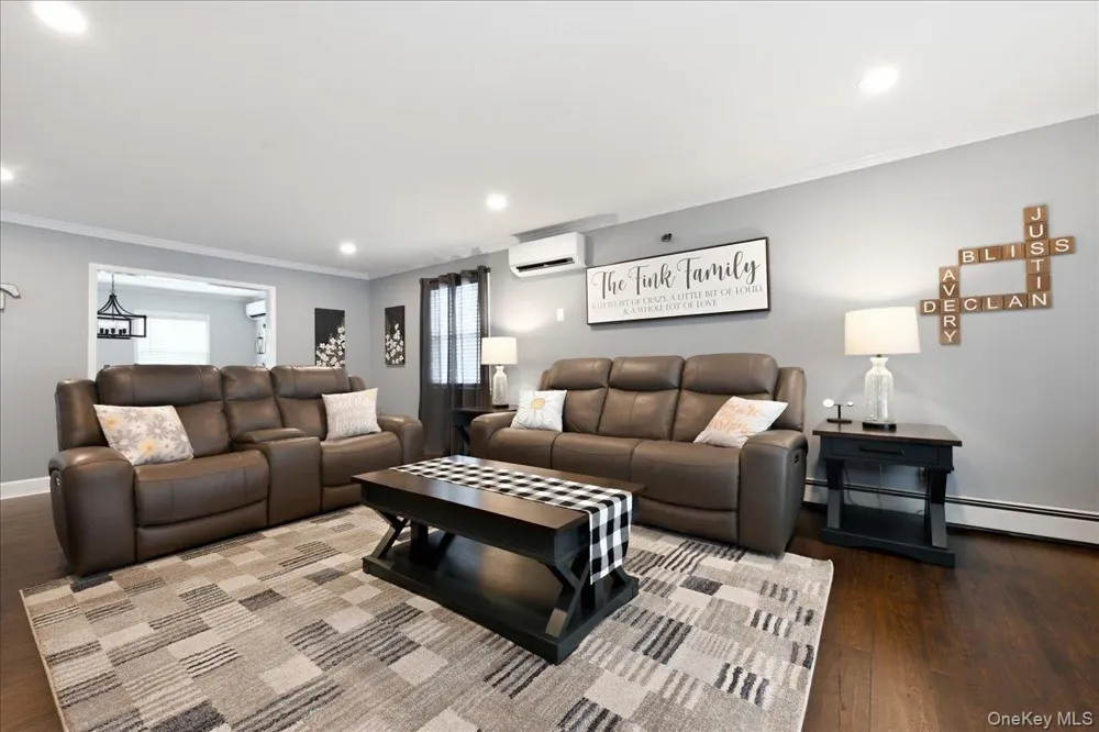 23 Needle Lane Levittown, NY 11756