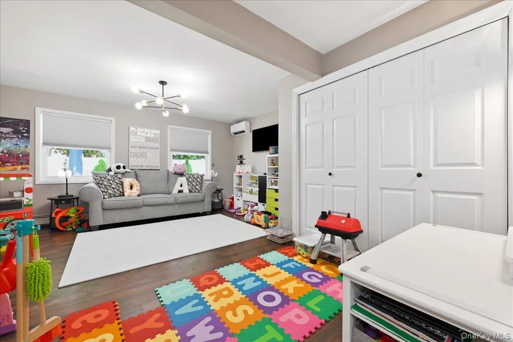 23 Needle Lane Levittown, NY 11756