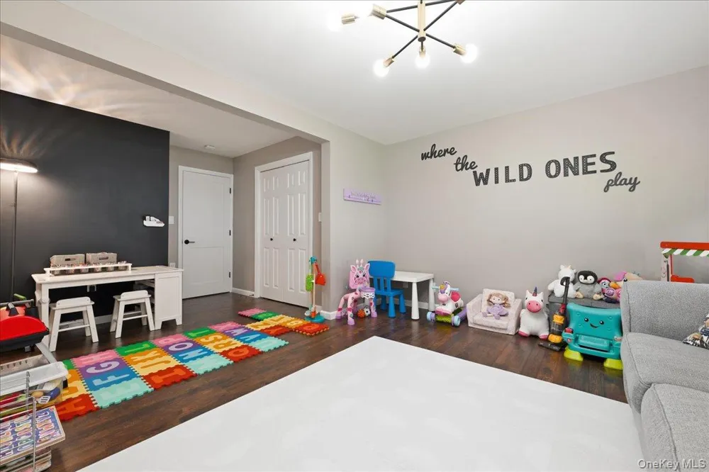 23 Needle Lane Levittown, NY 11756