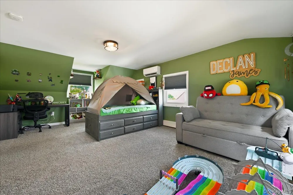 23 Needle Lane Levittown, NY 11756