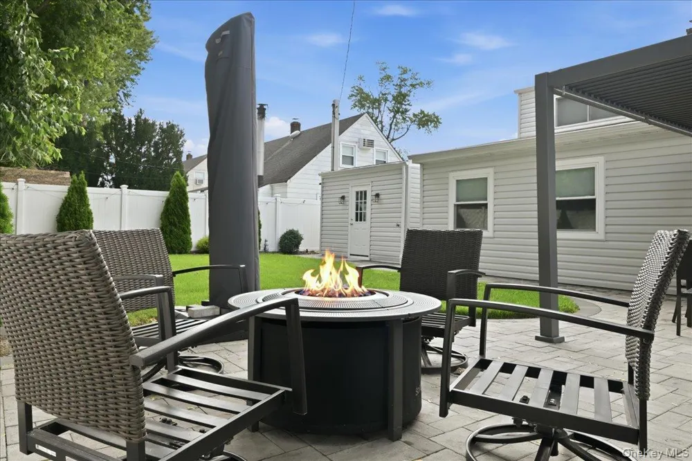 23 Needle Lane Levittown, NY 11756