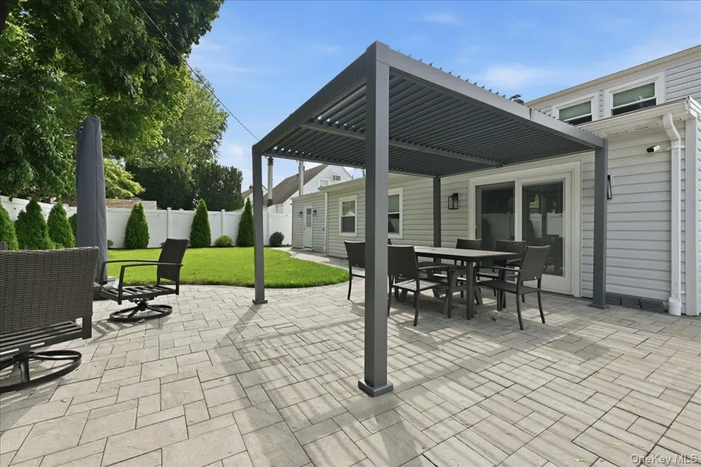23 Needle Lane Levittown, NY 11756