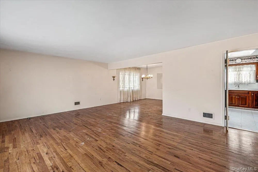 156-14 14th Avenue Beechhurst, NY 11357