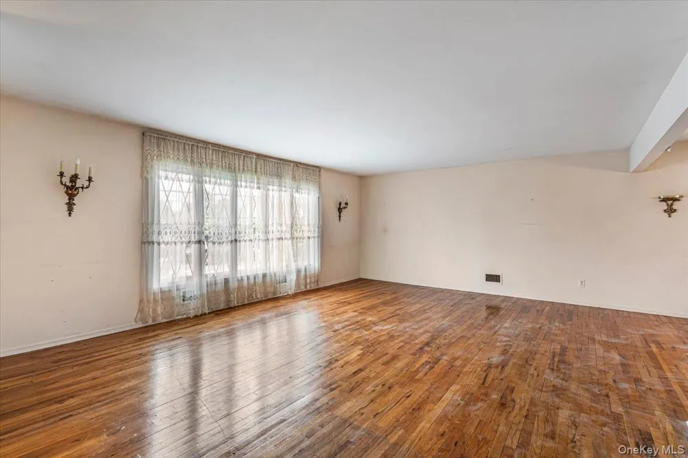 156-14 14th Avenue Beechhurst, NY 11357