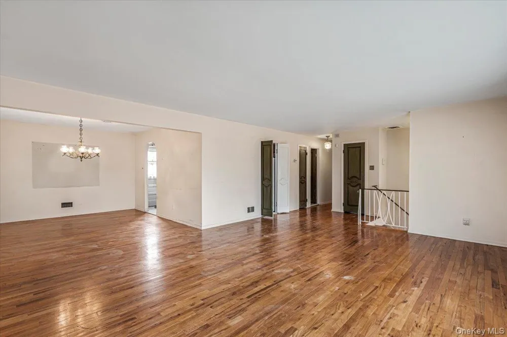 156-14 14th Avenue Beechhurst, NY 11357