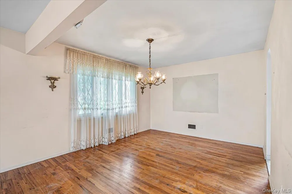 156-14 14th Avenue Beechhurst, NY 11357