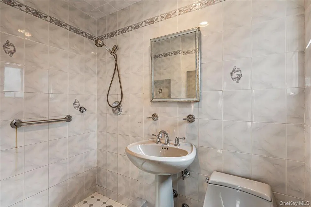 156-14 14th Avenue Beechhurst, NY 11357
