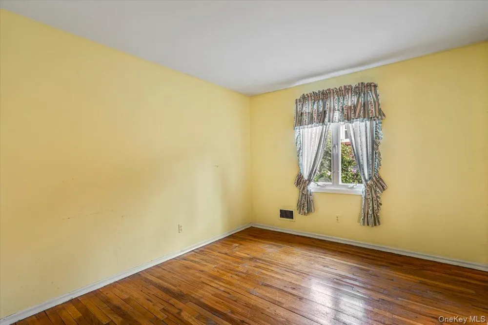 156-14 14th Avenue Beechhurst, NY 11357