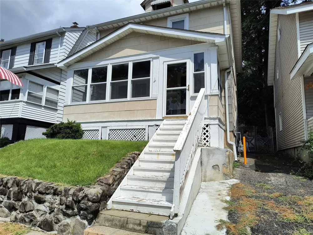 492 1st Street Newburgh, NY 12550