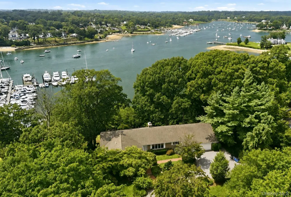 9 Kanes Lane Huntington Bay, NY 11743