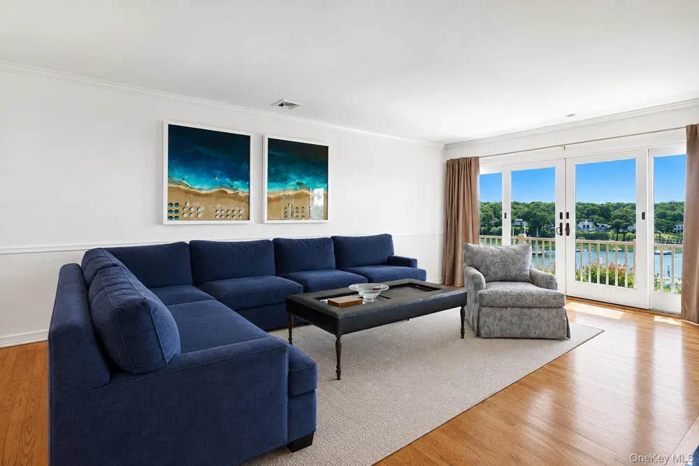 9 Kanes Lane Huntington Bay, NY 11743