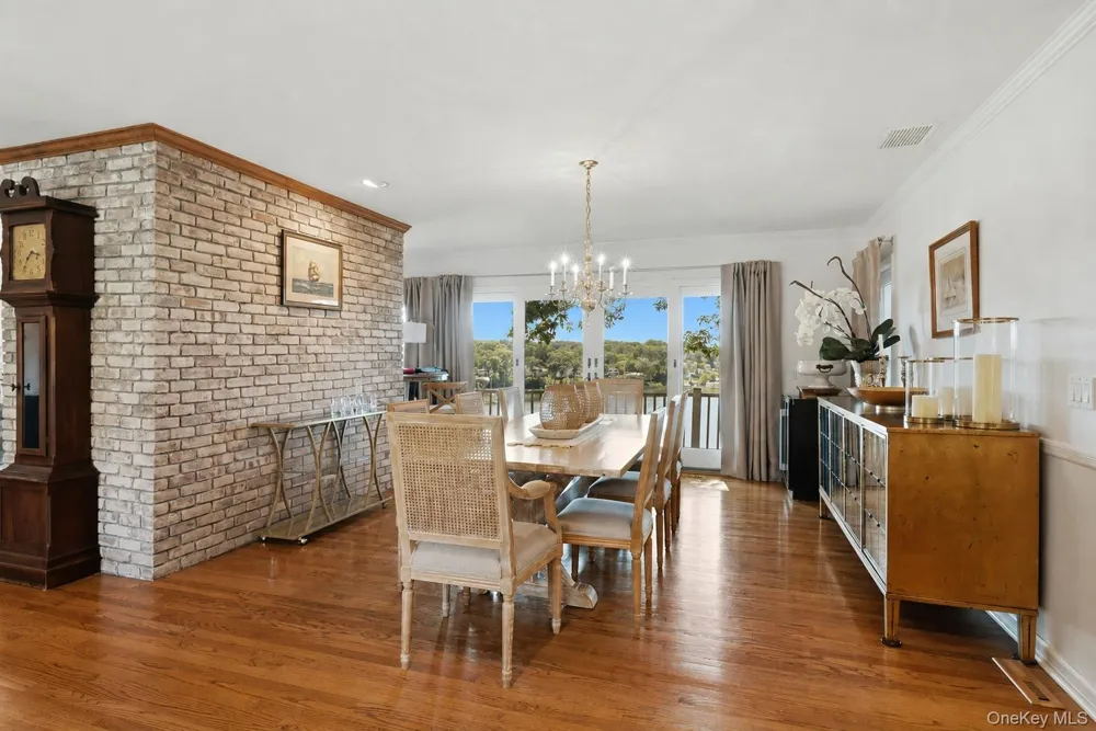 9 Kanes Lane Huntington Bay, NY 11743
