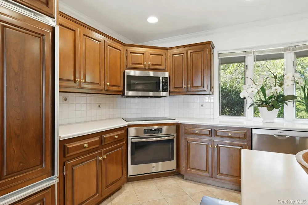 9 Kanes Lane Huntington Bay, NY 11743
