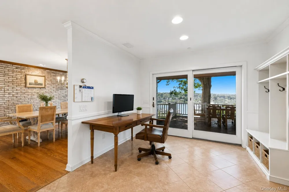9 Kanes Lane Huntington Bay, NY 11743