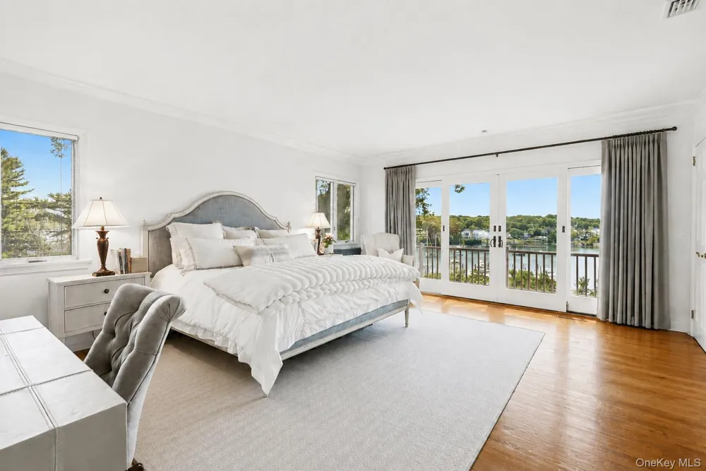 9 Kanes Lane Huntington Bay, NY 11743