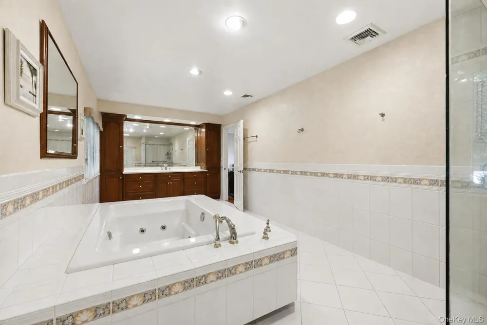 9 Kanes Lane Huntington Bay, NY 11743