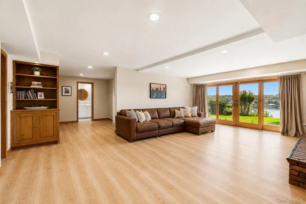 9 Kanes Lane Huntington Bay, NY 11743