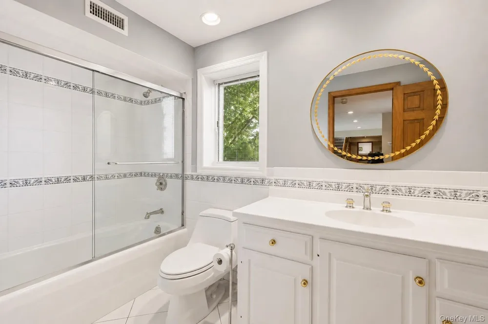 9 Kanes Lane Huntington Bay, NY 11743