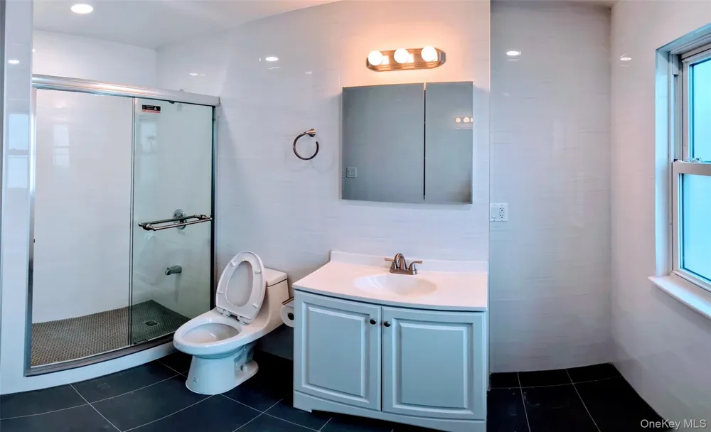 143-40 poplar Avenue Flushing, NY 11355