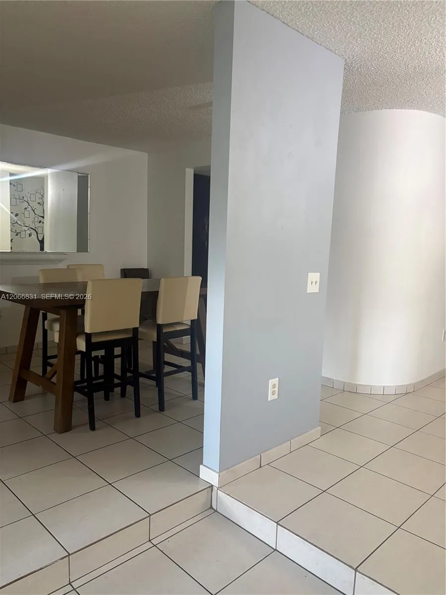 17919 NW 66th Ct Hialeah, FL 33015