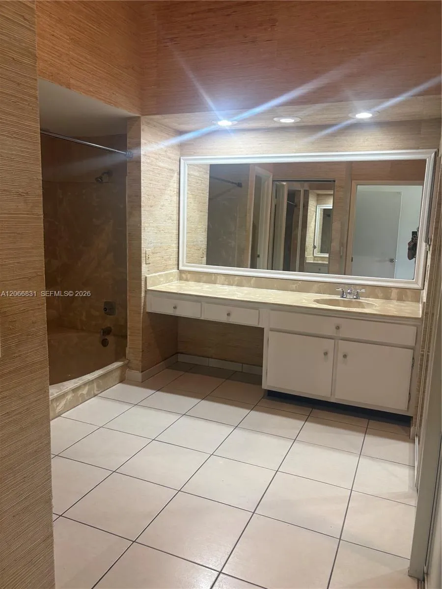 17919 NW 66th Ct Hialeah, FL 33015