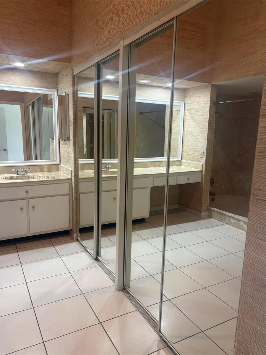 17919 NW 66th Ct Hialeah, FL 33015