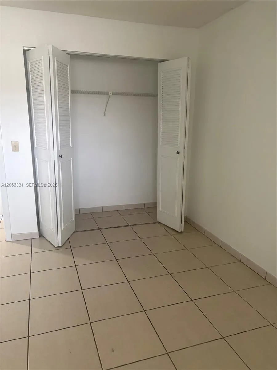 17919 NW 66th Ct Hialeah, FL 33015