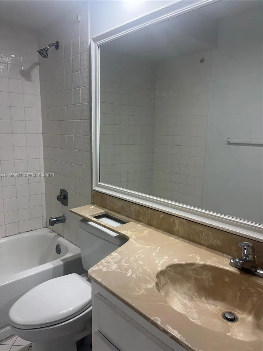 17919 NW 66th Ct Hialeah, FL 33015