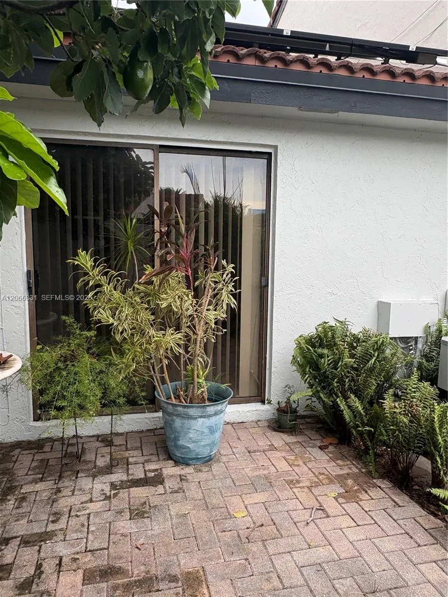 17919 NW 66th Ct Hialeah, FL 33015