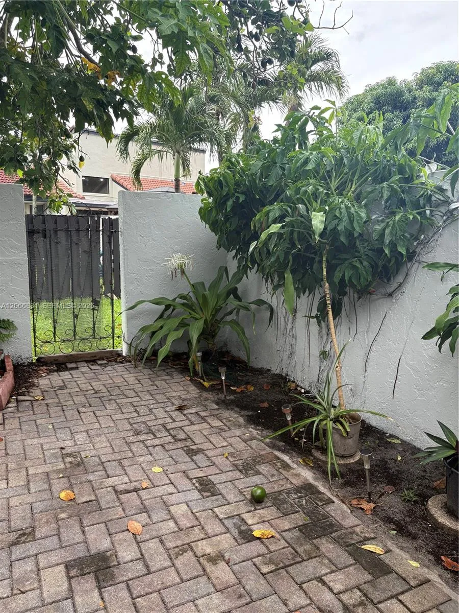 17919 NW 66th Ct Hialeah, FL 33015