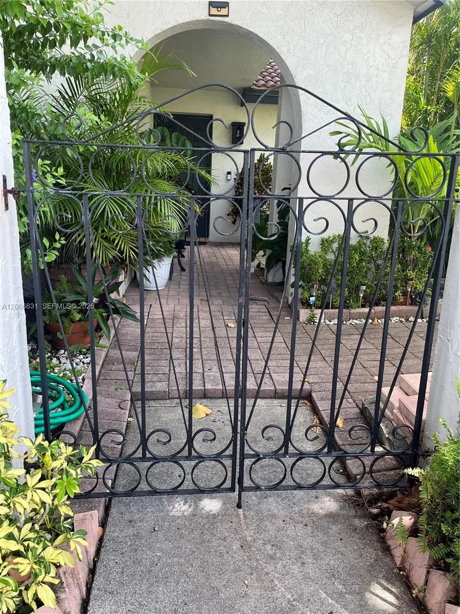 17919 NW 66th Ct Hialeah, FL 33015