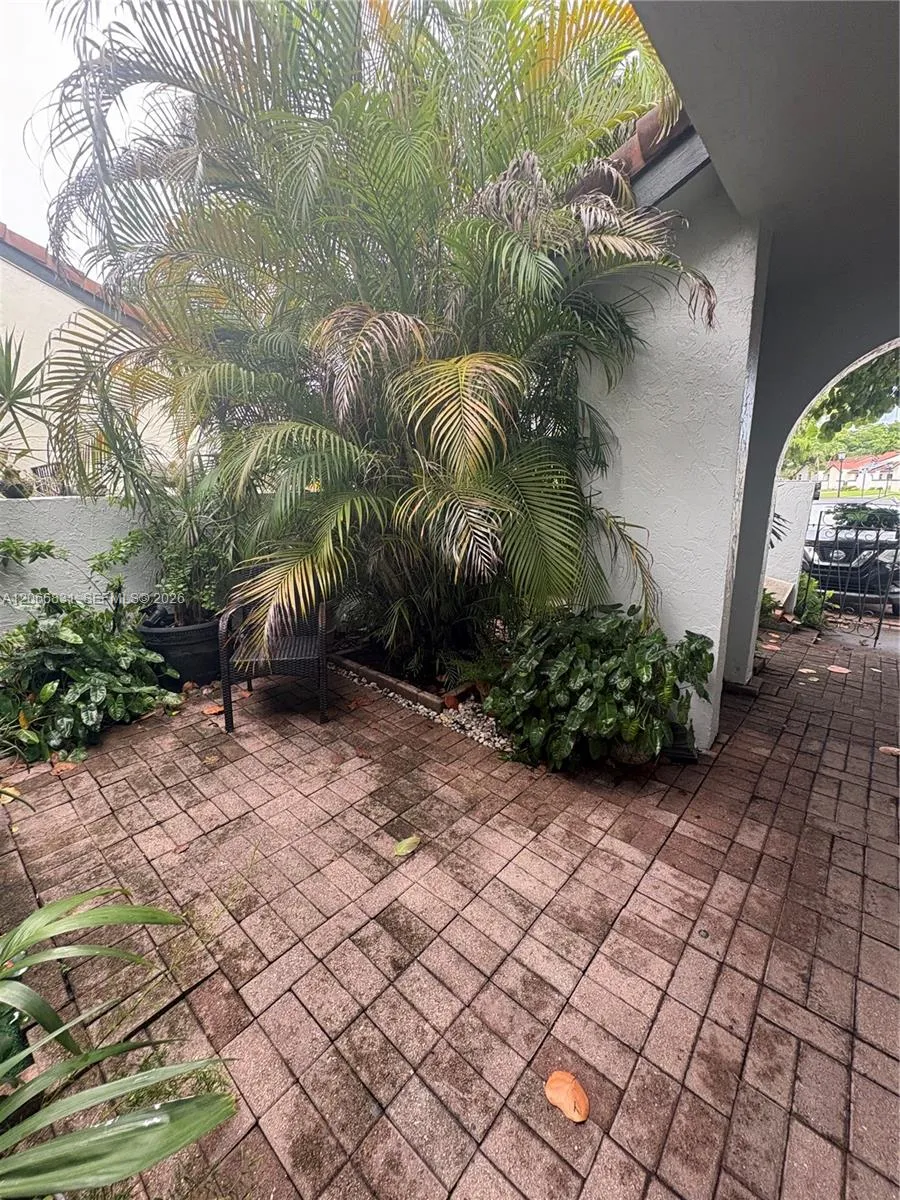 17919 NW 66th Ct Hialeah, FL 33015
