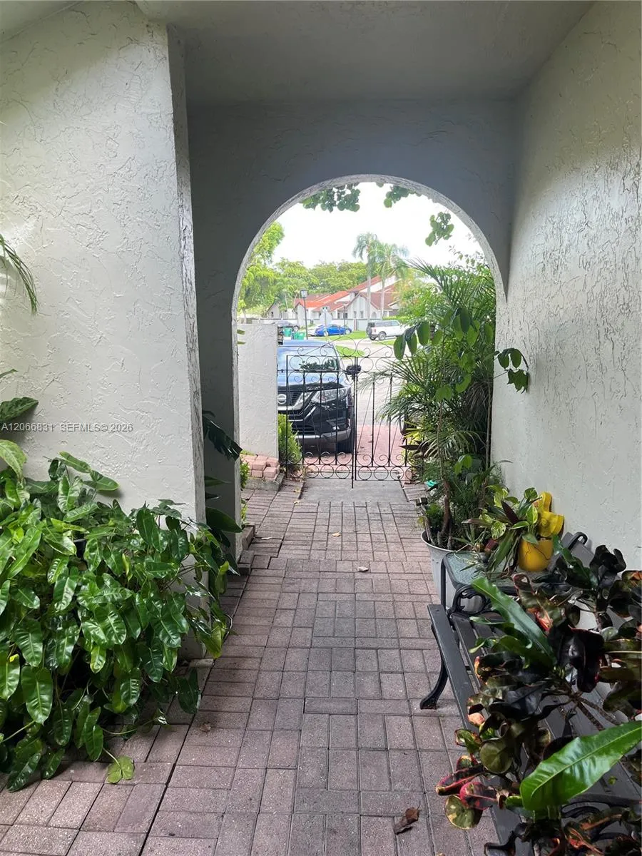 17919 NW 66th Ct Hialeah, FL 33015