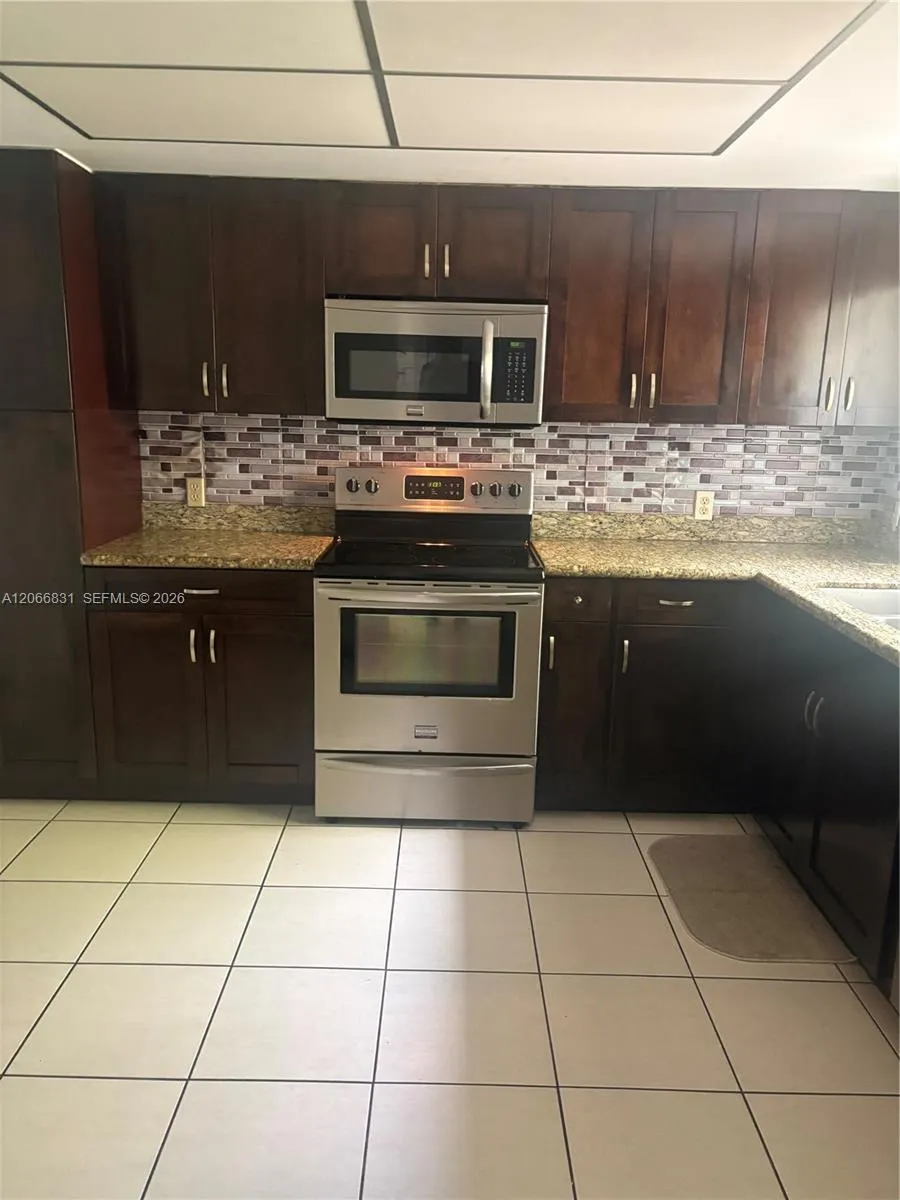 17919 NW 66th Ct Hialeah, FL 33015
