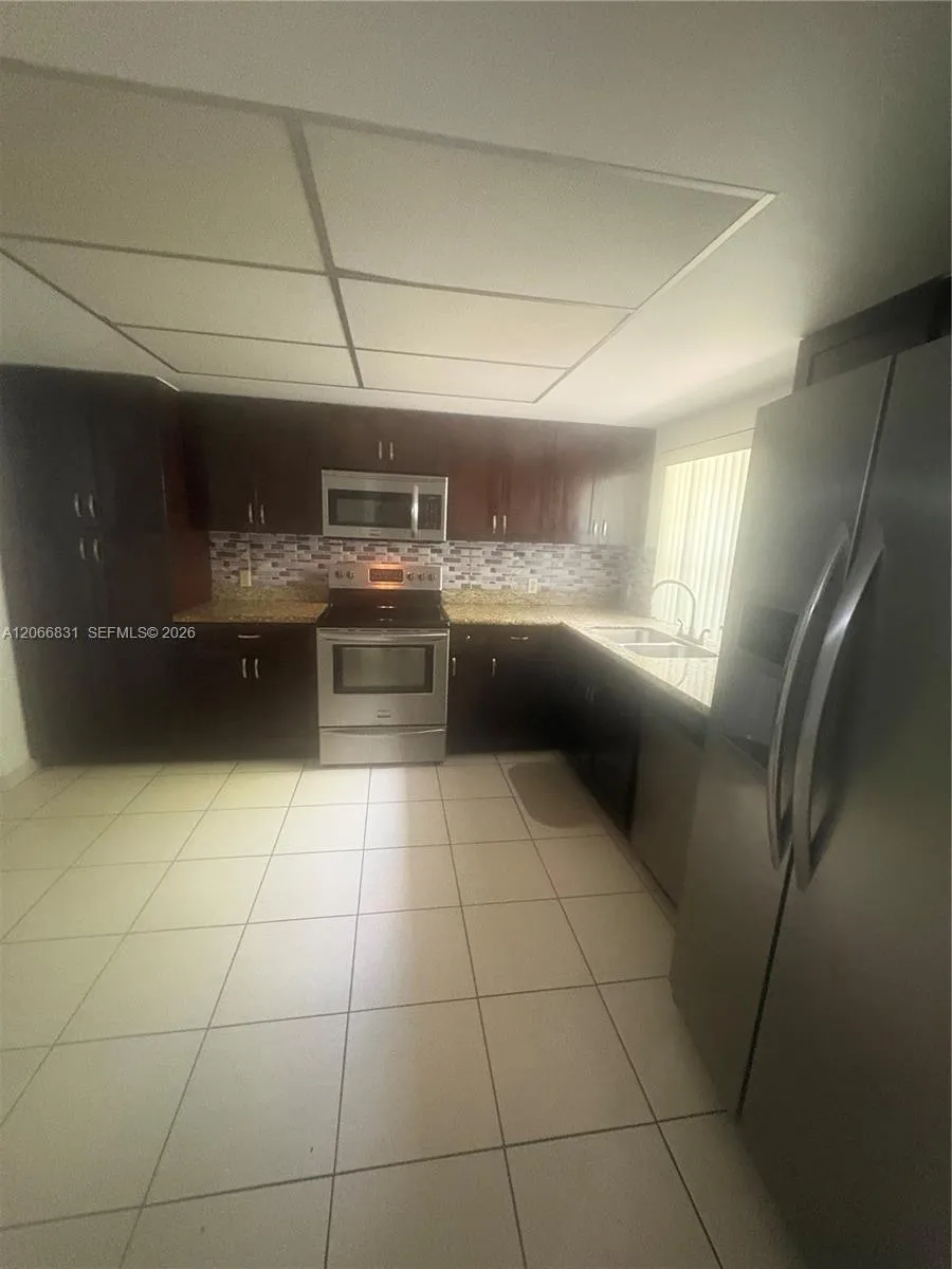 17919 NW 66th Ct Hialeah, FL 33015