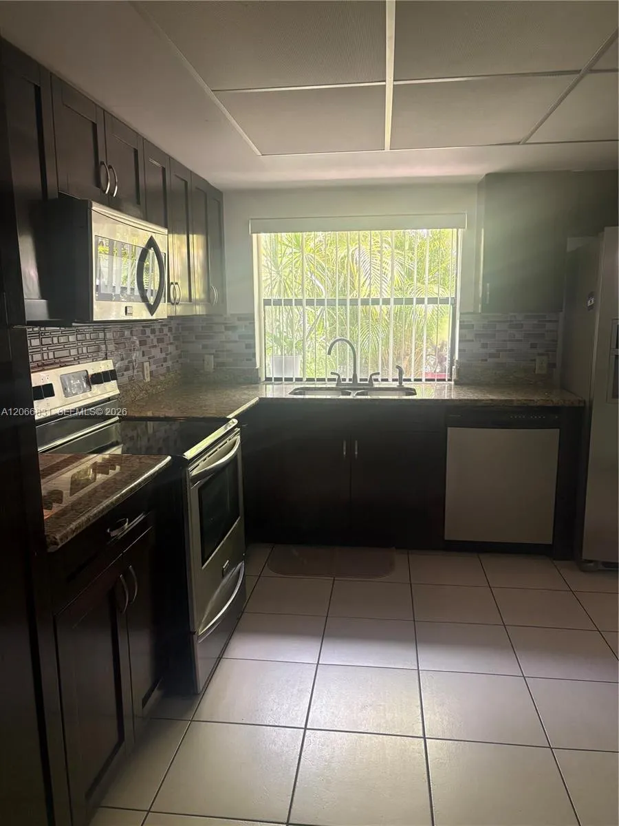 17919 NW 66th Ct Hialeah, FL 33015