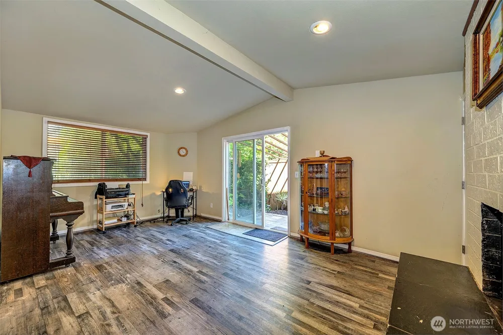 21220 Shell Valley Road Edmonds, WA 98026