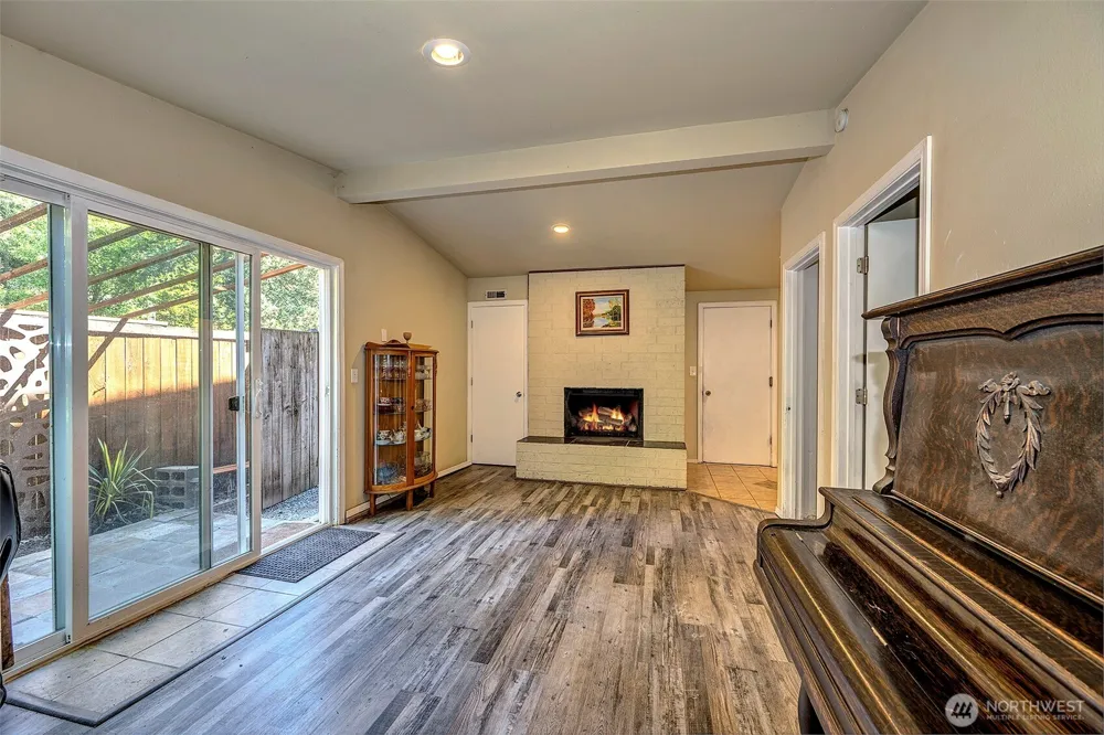 21220 Shell Valley Road Edmonds, WA 98026