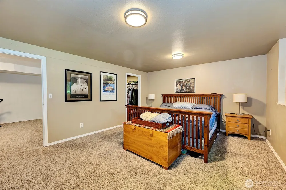 21220 Shell Valley Road Edmonds, WA 98026