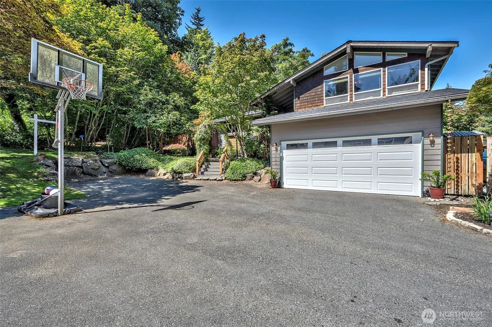 21220 Shell Valley Road Edmonds, WA 98026